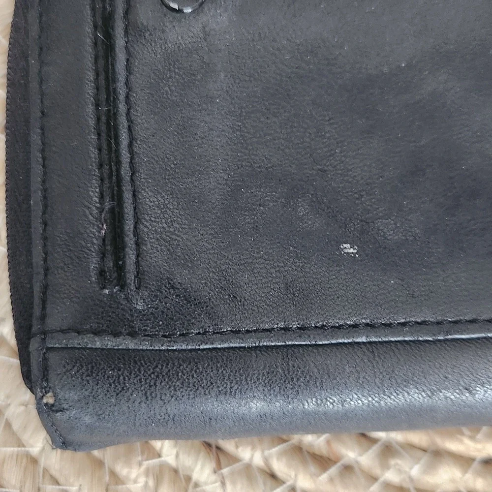 Wilsons Leather Black Trifold Checkbook Wallet Gold Logo ID Window Zip Pocket